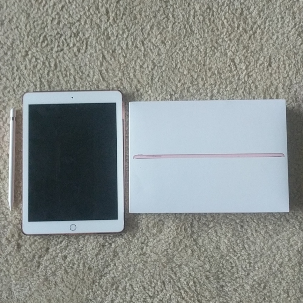 Rose Gold iPad Pro with Apple pen